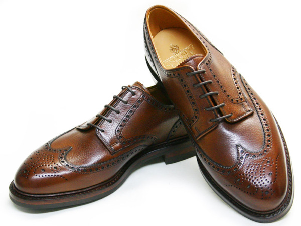 让你从男孩毕业成为男人,从你脱下运动鞋挑选一双皮鞋开始!