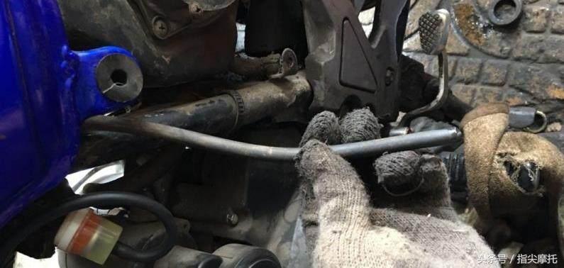 女士摩托车油箱进水怎么处理,电喷摩托车油箱进水了怎么办