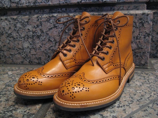 让你从男孩毕业成为男人,从你脱下运动鞋挑选一双皮鞋开始!