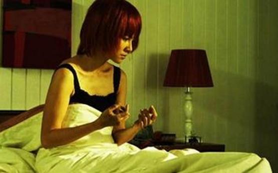 人在梦游时可以叫醒吗,人在梦游