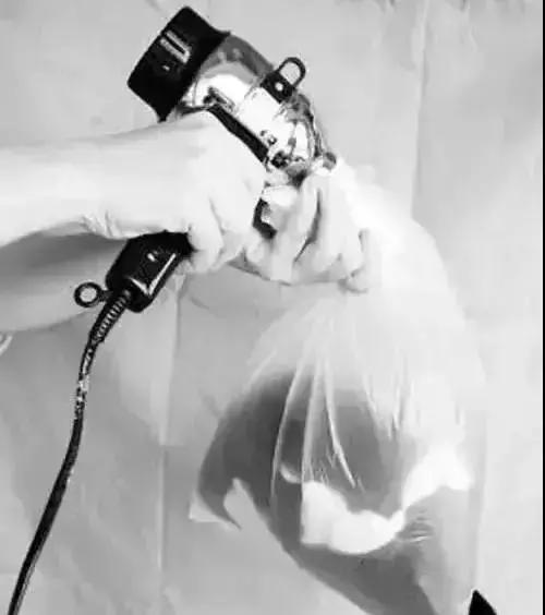 下雨时怎么让鞋子不湿,雨天走路鞋子前面会湿怎么解决