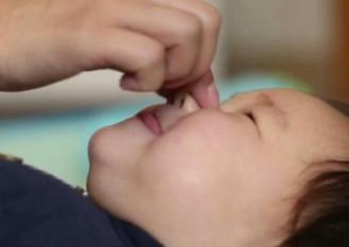 7个月宝宝中耳炎怎么处理,7个多月宝宝中耳炎症状