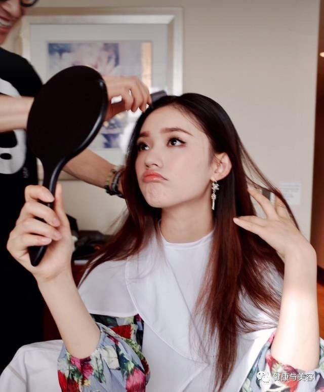 明明可以当富二代非要当明星,为什么不当明星跑来当美妆博主