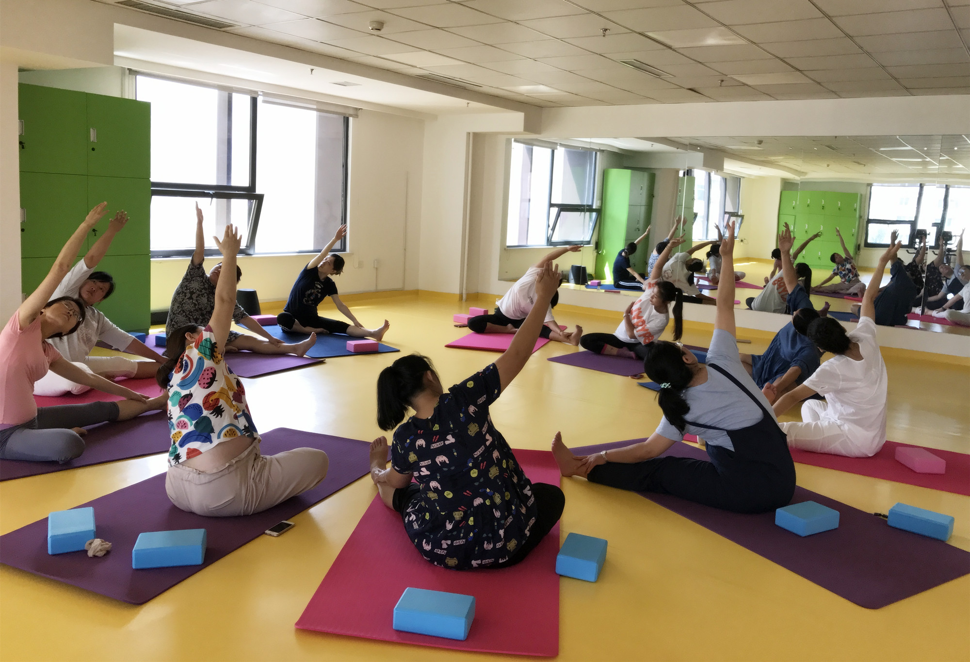 辣妈做孕妇瑜伽致早产,孕妇瑜伽孕妈妈私教日常