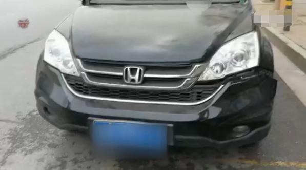 开车去加油违反10条交规扣21分，这司机是多想不开？