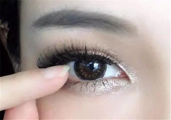 日常眼妆小技巧三步轻松搞定眼妆,眼妆新手学起来最简单的方法