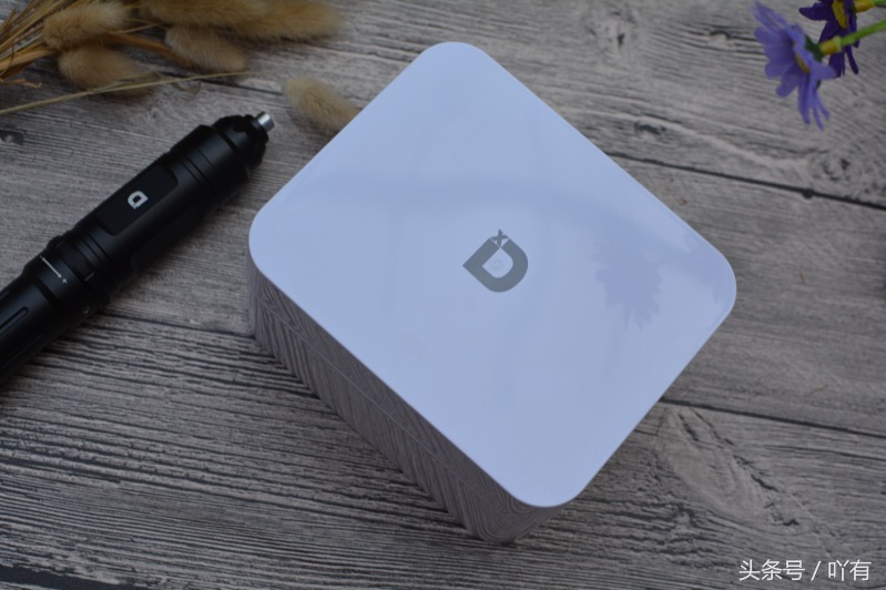 不用螺丝刀如何取下手机的螺丝,不用螺丝刀怎么拆卸手机螺丝