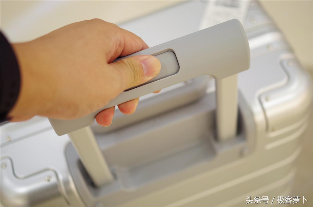 999元+镁铝合金+TSA锁，小米再扮价格屠夫叫板RIMOWA