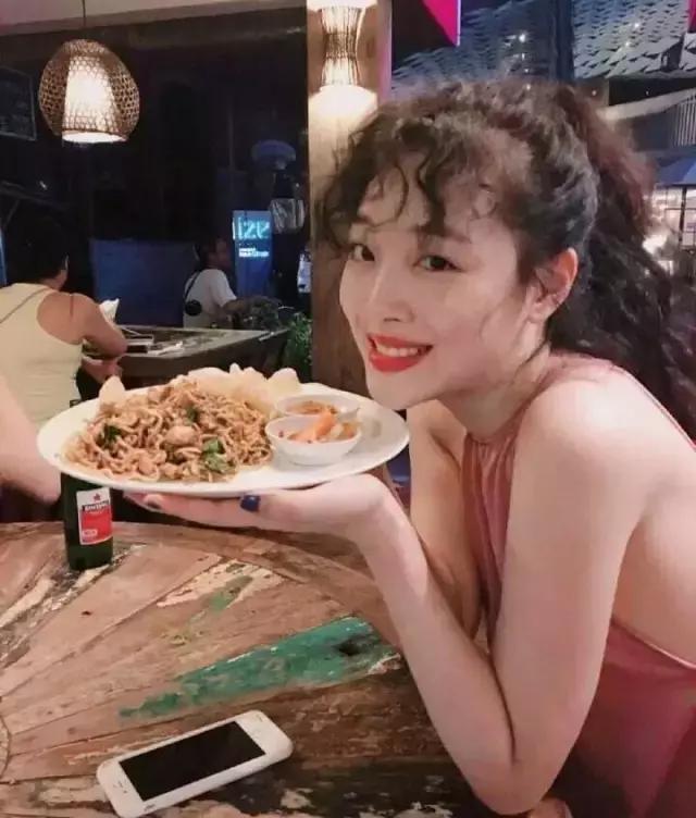 自卷法式刘海简单版,现在最火的刘海自制