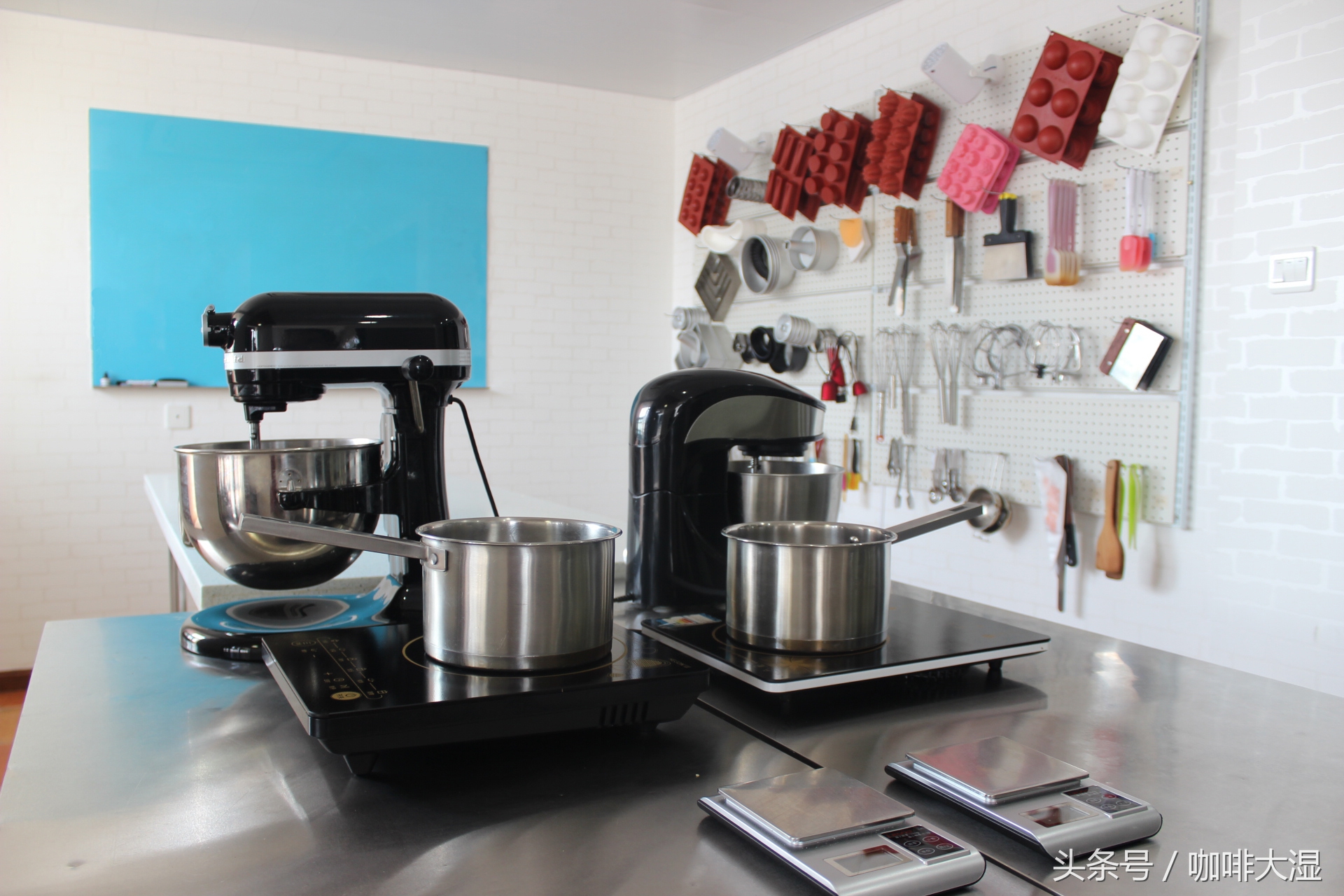 慕斯蛋糕怎样做的松软好看,制作慕斯蛋糕都需要什么