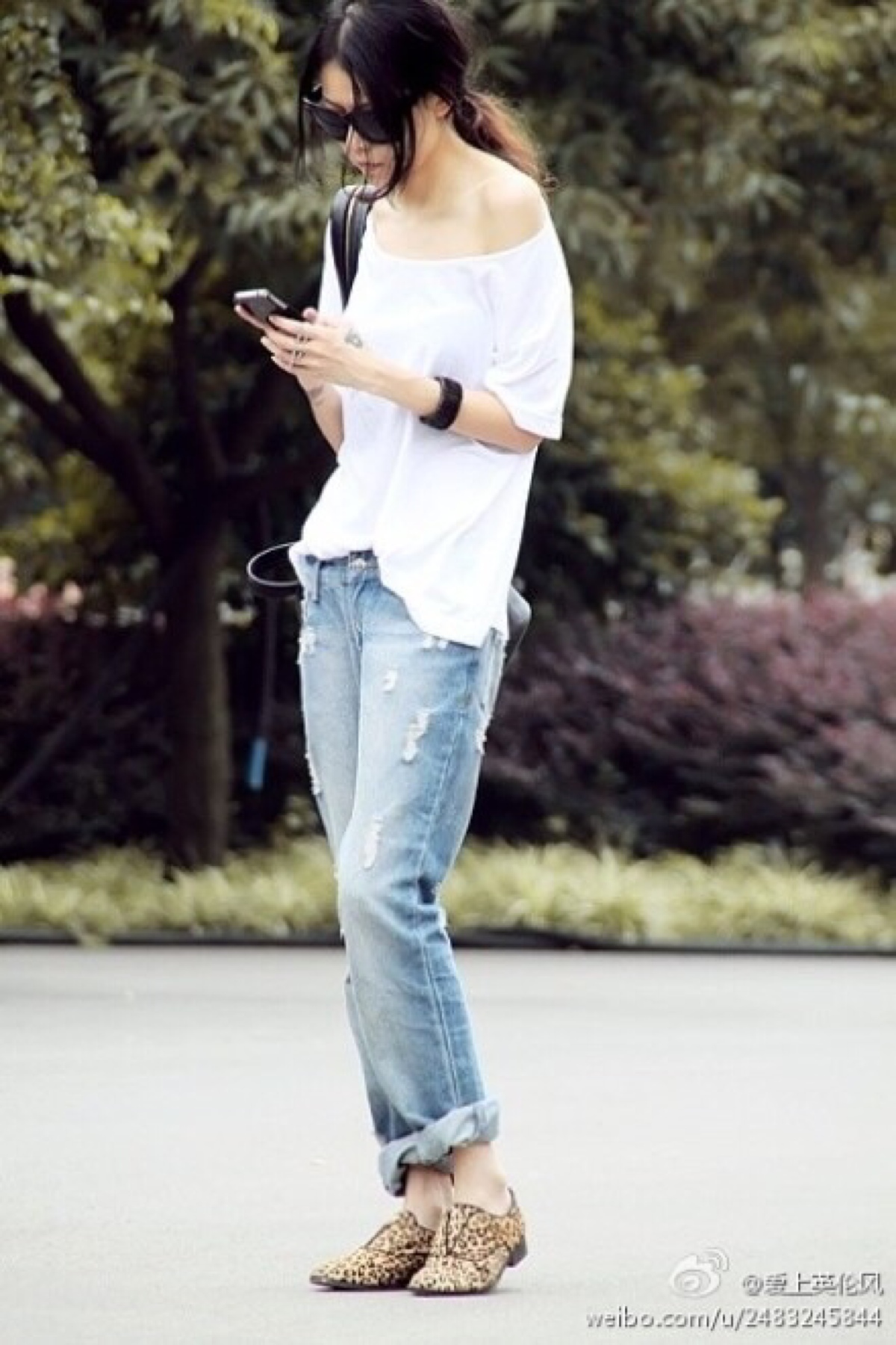 纯棉t恤有个小洞,t恤破了小洞怎么缝