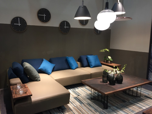 这个中国品牌占据了全球最大规模家具展两个主馆，凭什么？