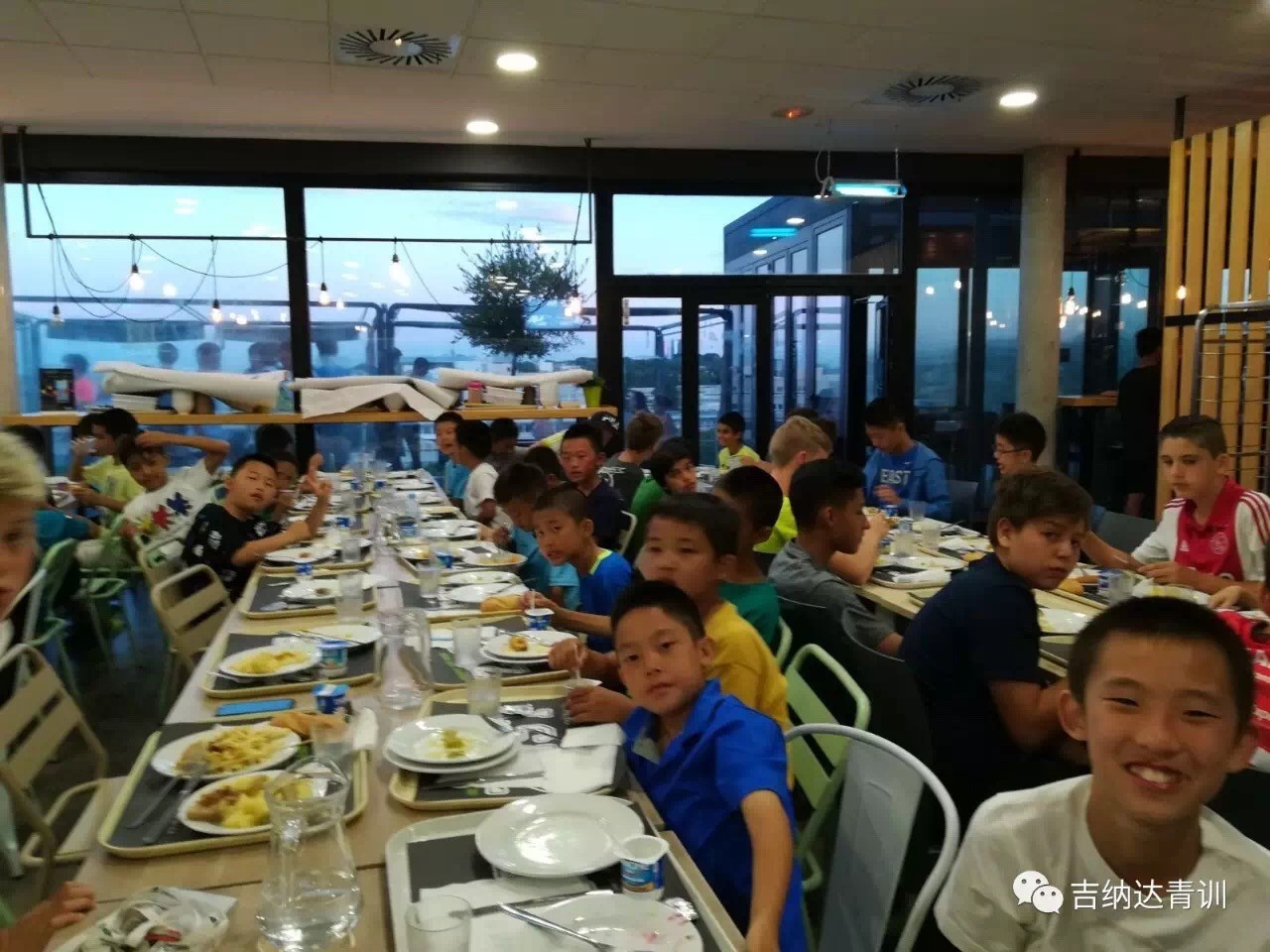 孩子几岁开始学踢球,踢足球几岁开始学最好