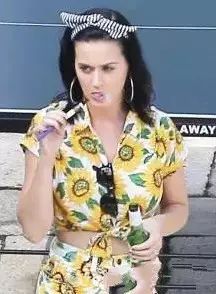 国际巨星和欧美巨星,国际明星抽烟