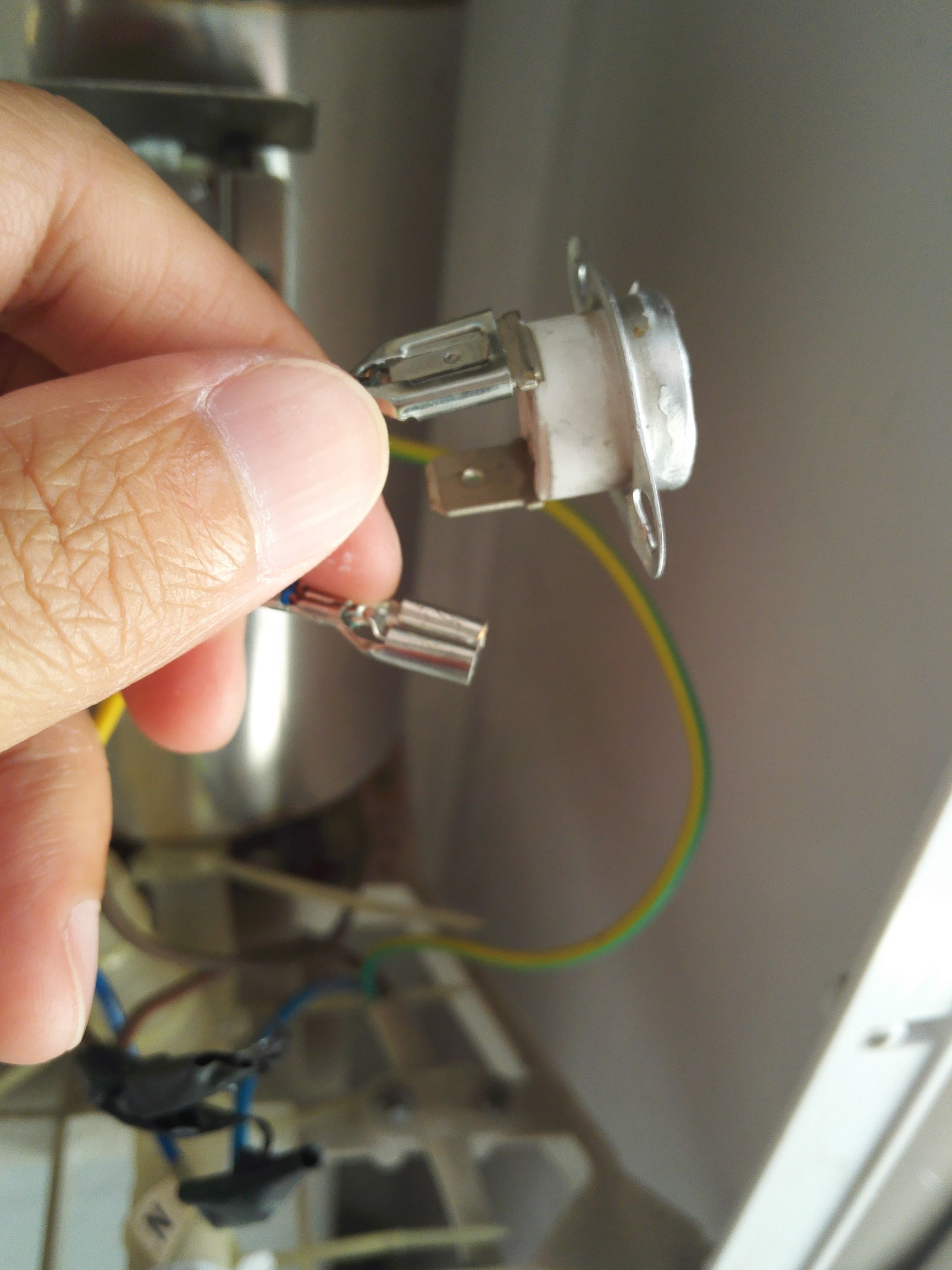 饮水机不制热了咋回事,饮水机不加热但是制冷怎么回事