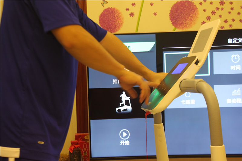 迪丽热巴跑步机广告,迪丽热巴代言的运动品牌图片