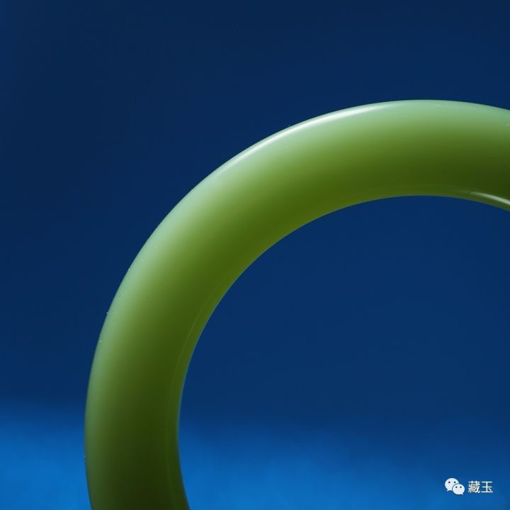 900000块买的玉手镯估价,9000左右的玉手镯