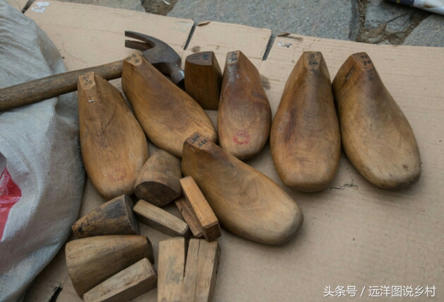 农村集市卖手工布鞋,摆摊卖布鞋能挣钱吗