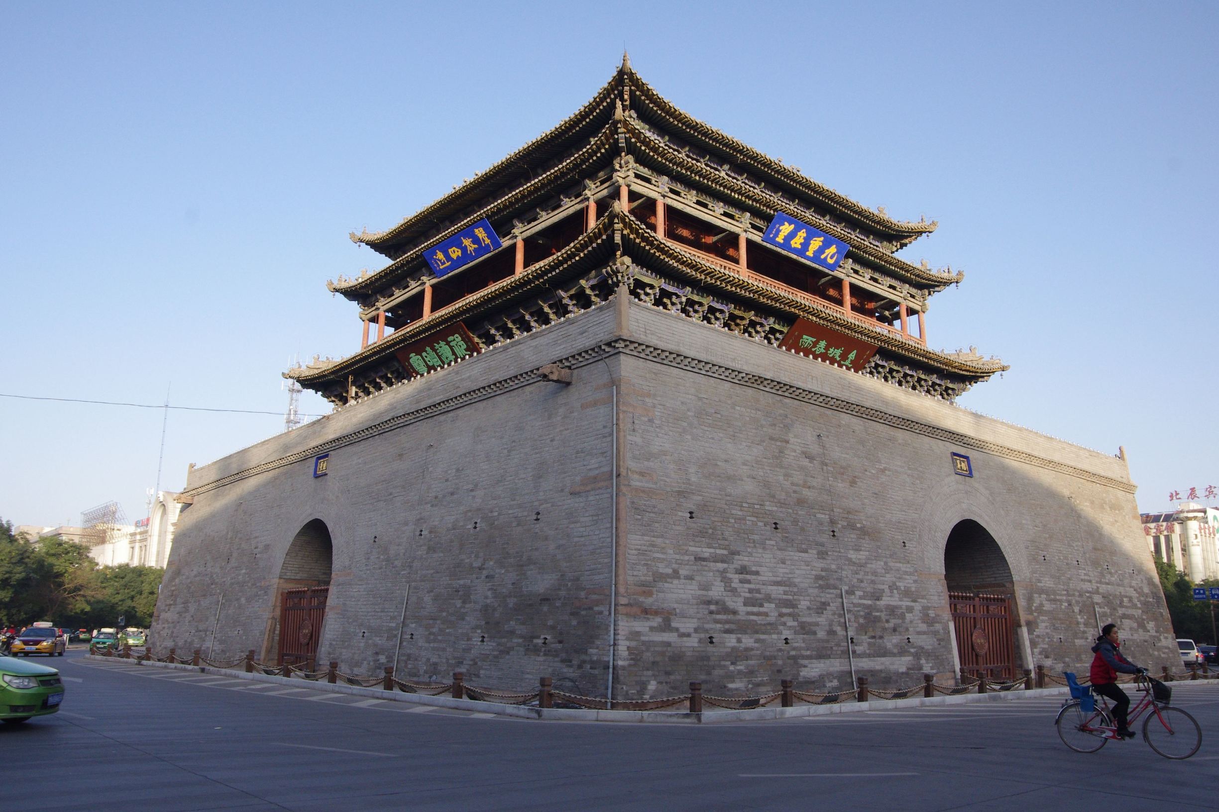 古丝绸之路西安钟楼,西安钟楼和钟鼓楼有什么区别呢