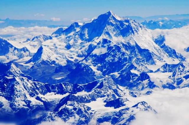 珠穆朗玛峰西坡大本营海拔多少,海拔最高的山峰是珠穆朗玛峰