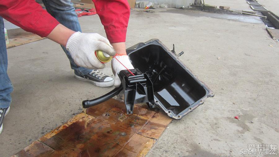 宝马320I大修发动机解决严重烧机油、冒蓝烟、尾气发臭问题