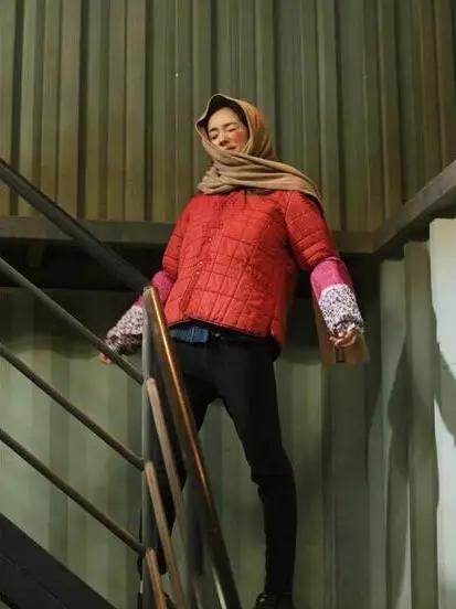 杨幂村姑造型看不出是本人，而一眼认不出的男星谁也比不过梁家辉