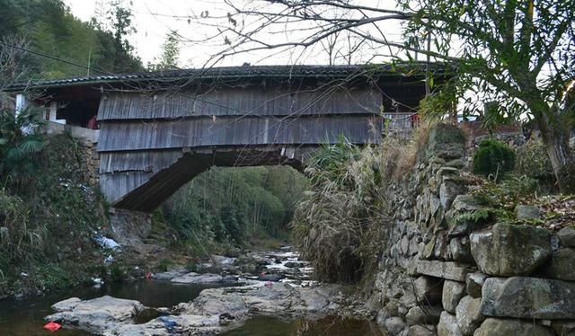 廊桥水乡，被誉为“桥的博物馆”，具有一定的*物文**研究价值！