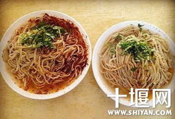 郧县三合汤有多少年的历史,郧县小石桥的三合汤有早餐吗