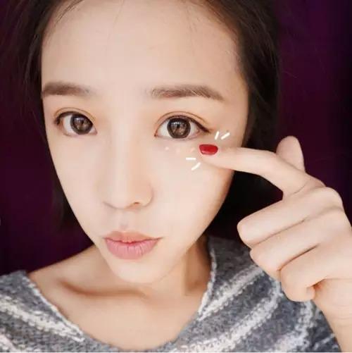 bb霜快速上妆手法视频,初学者bb霜怎么涂好看