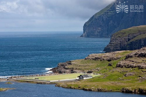 跑火车遇到的怪事,奇葩足球场