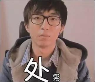 男子打火机检测液化气,男子点打火机测试液化气罐是否漏