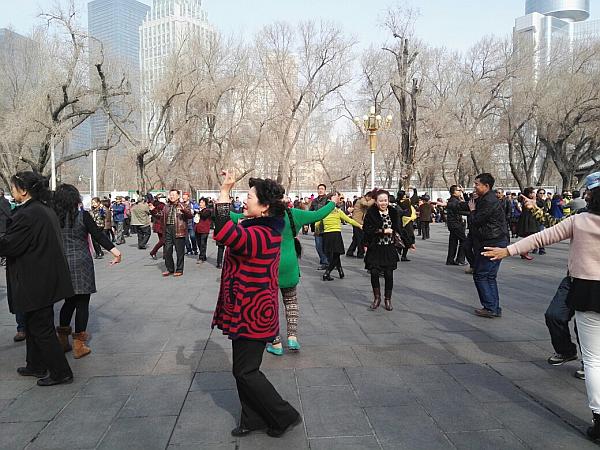 两位60岁老人去旅游,60后老俩口自驾穿越罗布泊无人区