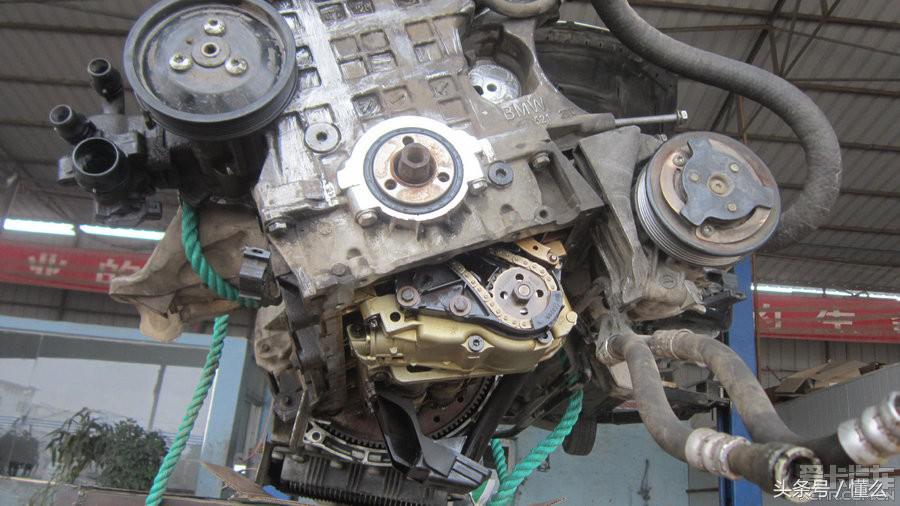宝马320I大修发动机解决严重烧机油、冒蓝烟、尾气发臭问题