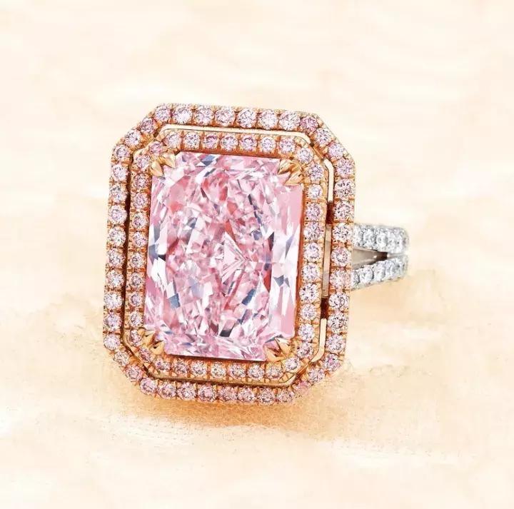 张大千获当代第一画家的金牌奖,张大千秋拍作品欣赏