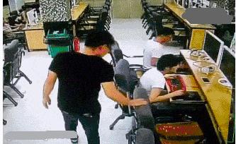 我舌头长,舌头根两边长疙瘩是什么病