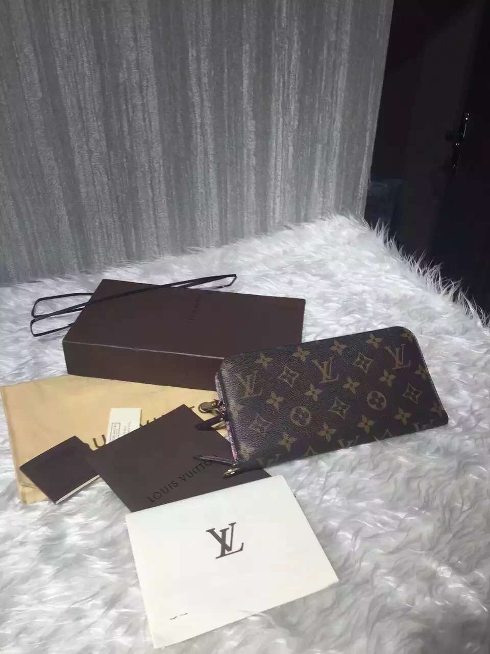 怎么看lv钱包年份,lv鞋子怎么看真假鉴别