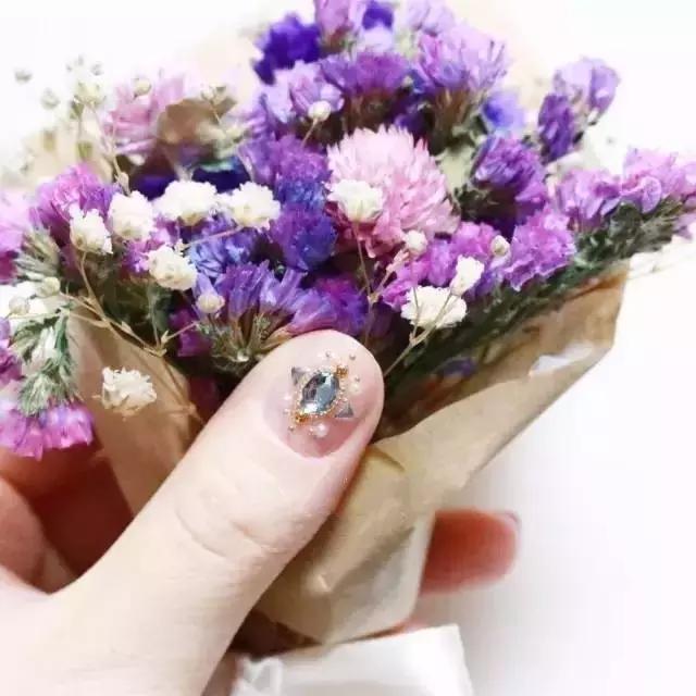 各种宝石美甲,蓝色宝石顶级奢侈品胸针