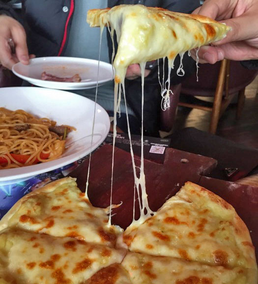 每个饥寒交迫的晚上，一块披萨就能让我荡漾