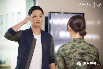 太阳的后裔男二女二cut,太阳的后裔男二和女二合照