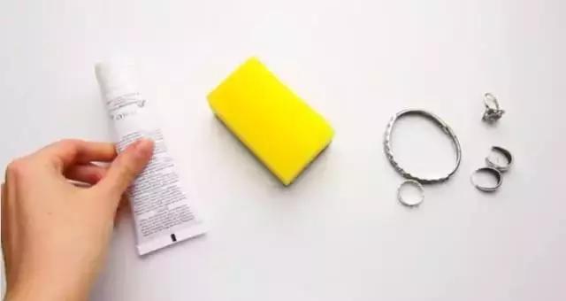 首饰脏了在家怎样清洗,首饰脏了怎么来清洗