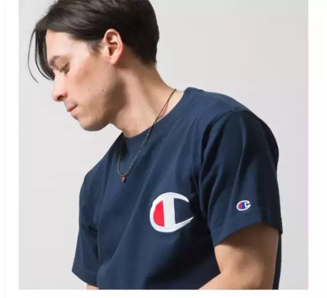 champion黑色和白色哪个好,champion复古低调