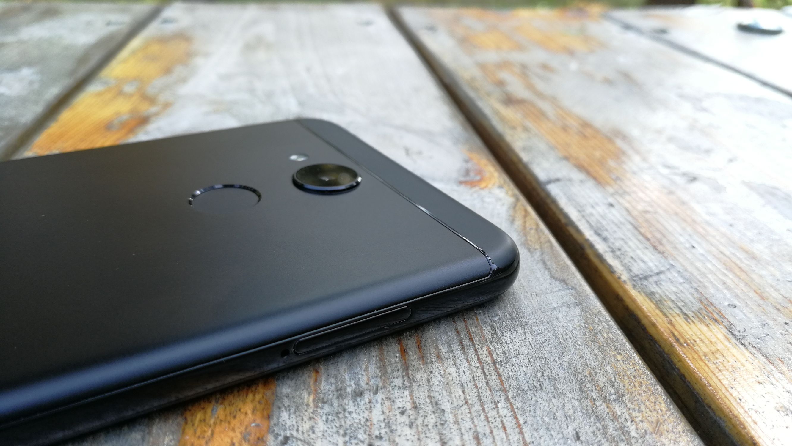 荣耀v9play评测,北欧极简风格设计要点