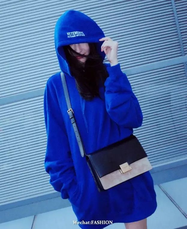 秋款卫衣女装搭配,早秋女装潮牌卫衣搭配什么裤子