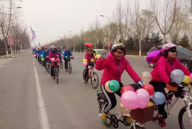 东阿小伙结婚,淮南小伙骑自行车接亲