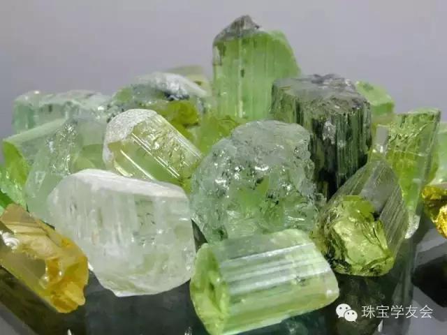 蓝宝石原矿全过程,迪拜顶级奢侈原矿宝石