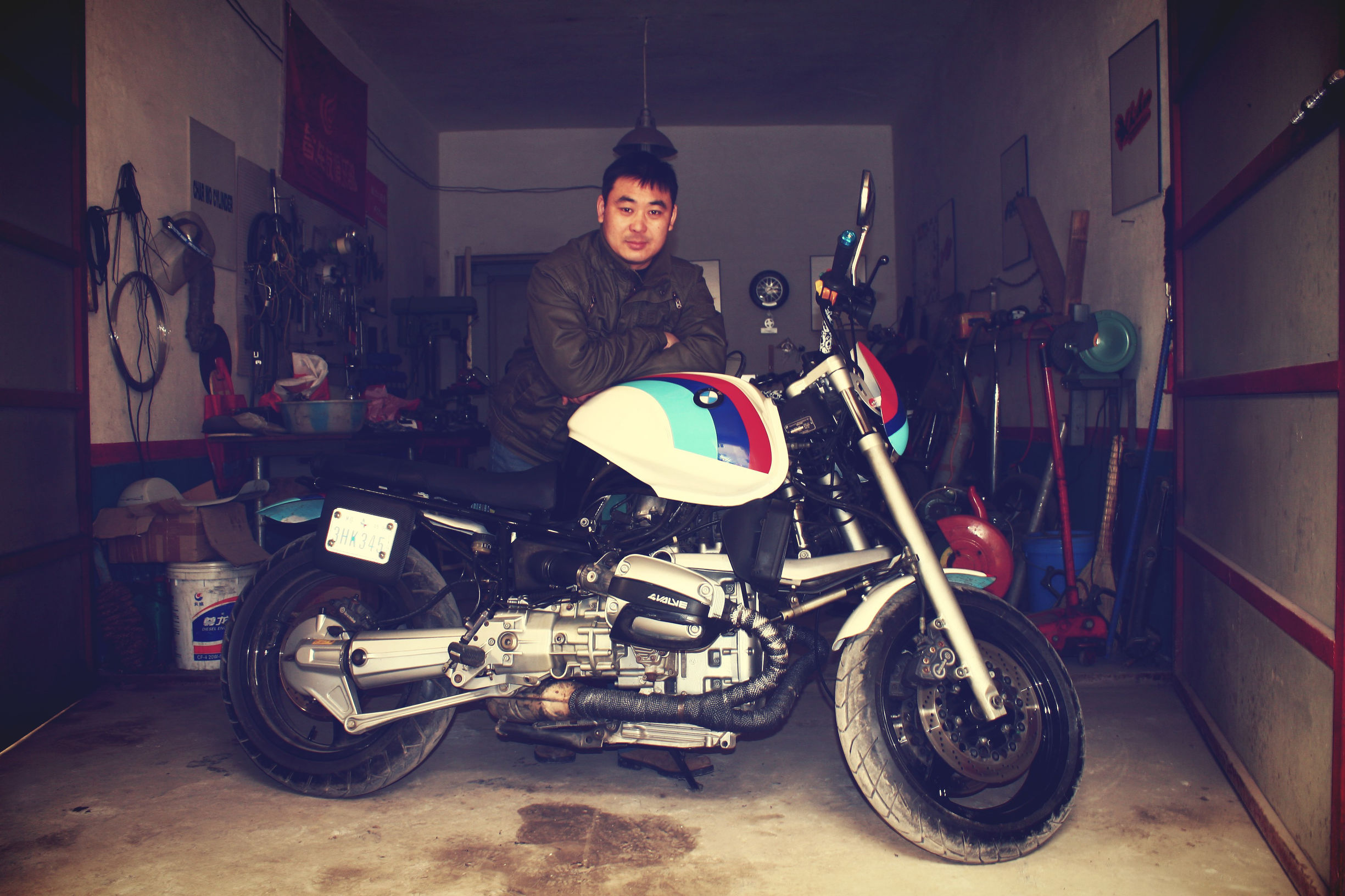 独特设计复古摩托车,中国小伙手工打造摩托车