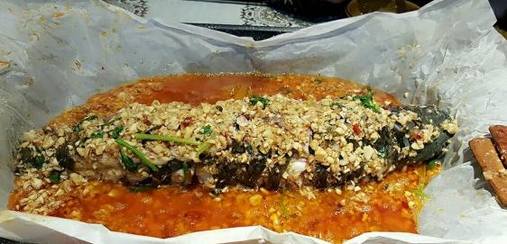 火爆排队的烤鱼,火爆排队的烤鱼小店