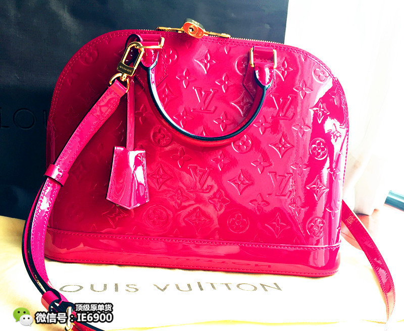 年入百万美女销售,年入百万的美女