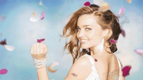 为什么我们种草的口红好看,为了口红铺了10层粉