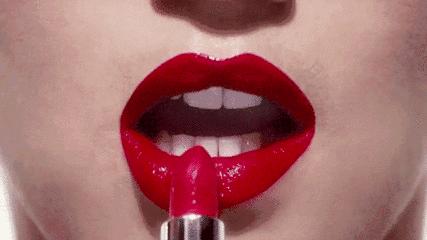 为什么我们种草的口红好看,为了口红铺了10层粉